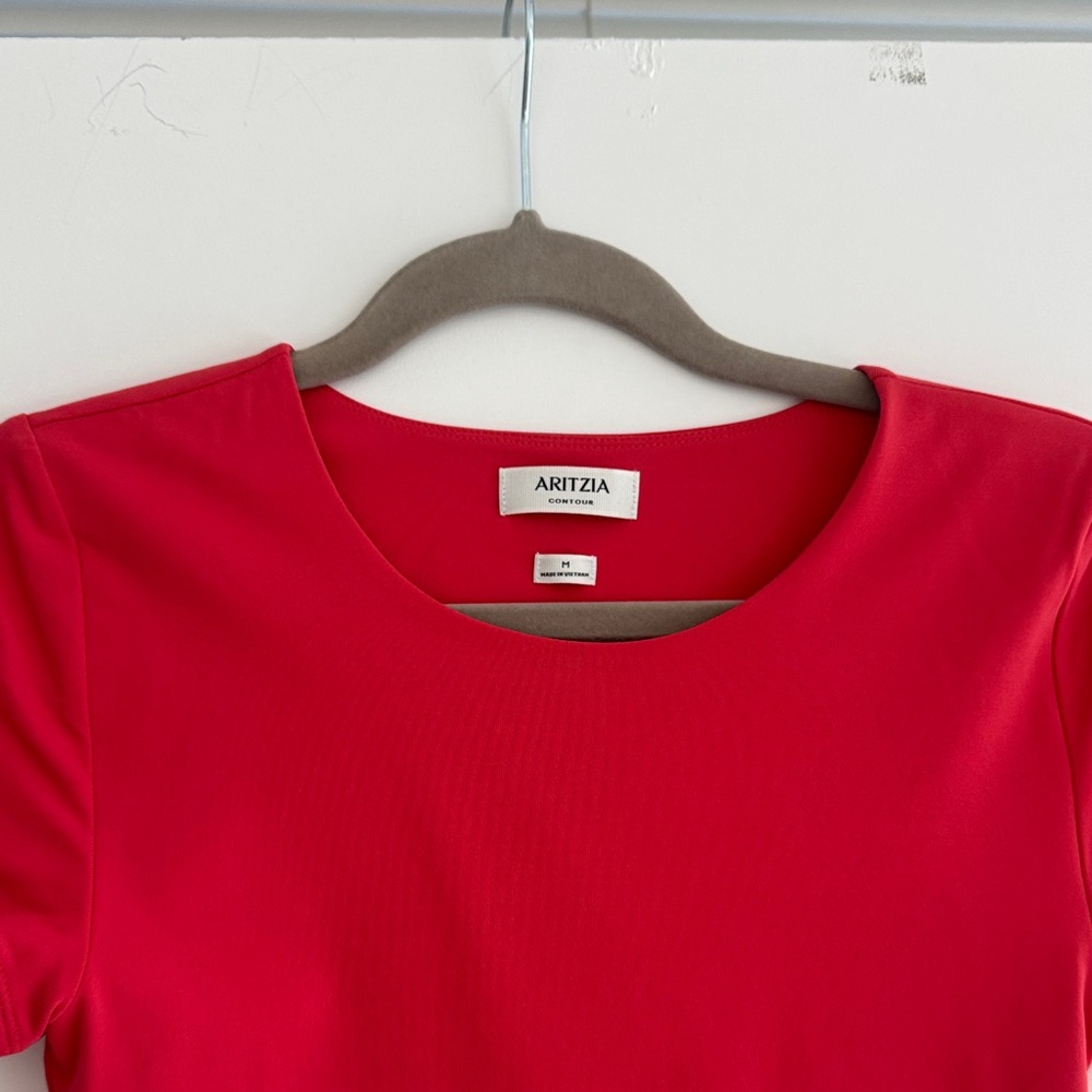 Aritzia bodycon Bold Red Short Sleeve Tee - Picture 2 of 5